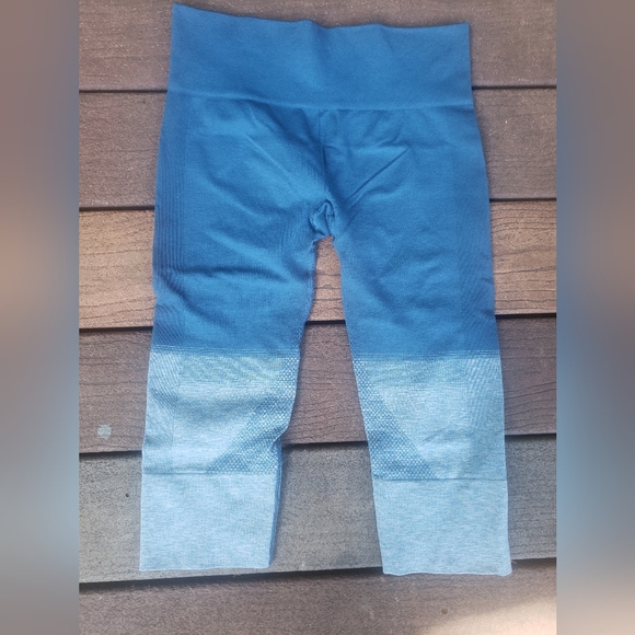 Lululemon athletica - Picture 1 of 4